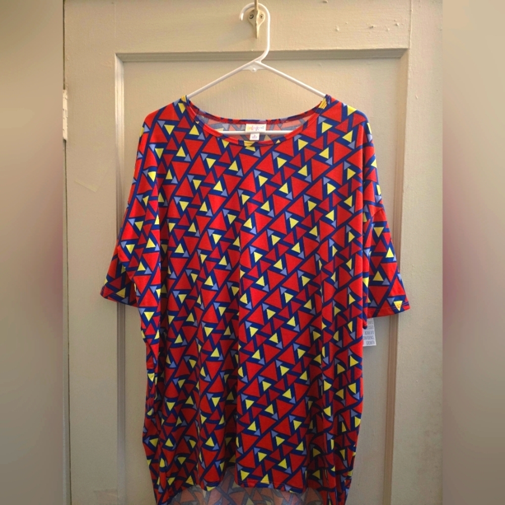 NWT! LuLaRoe Eye-catching Geometric Red and Blue Tunic with 3/4 Sleeves! Size L